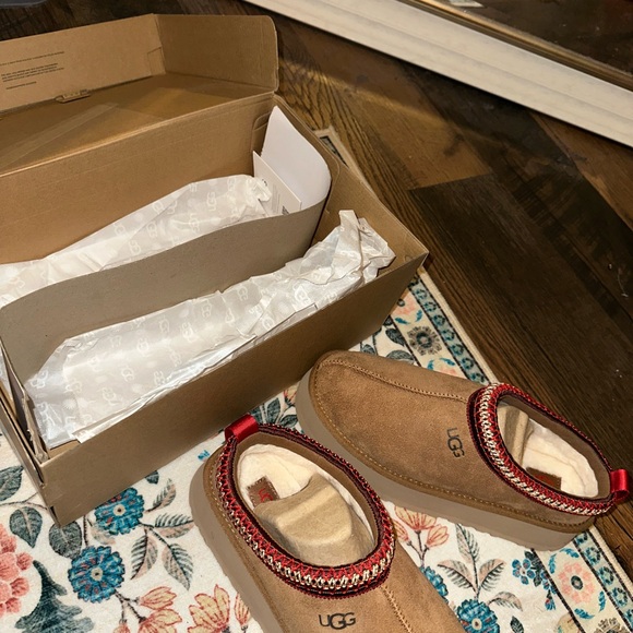 UGG Tazz Platforms - Picture 2 of 7